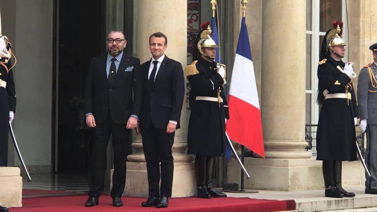 Le roi Mohammed VI et le président Macron au Palais de l'Elysée, mardi 10 avril 2018.
