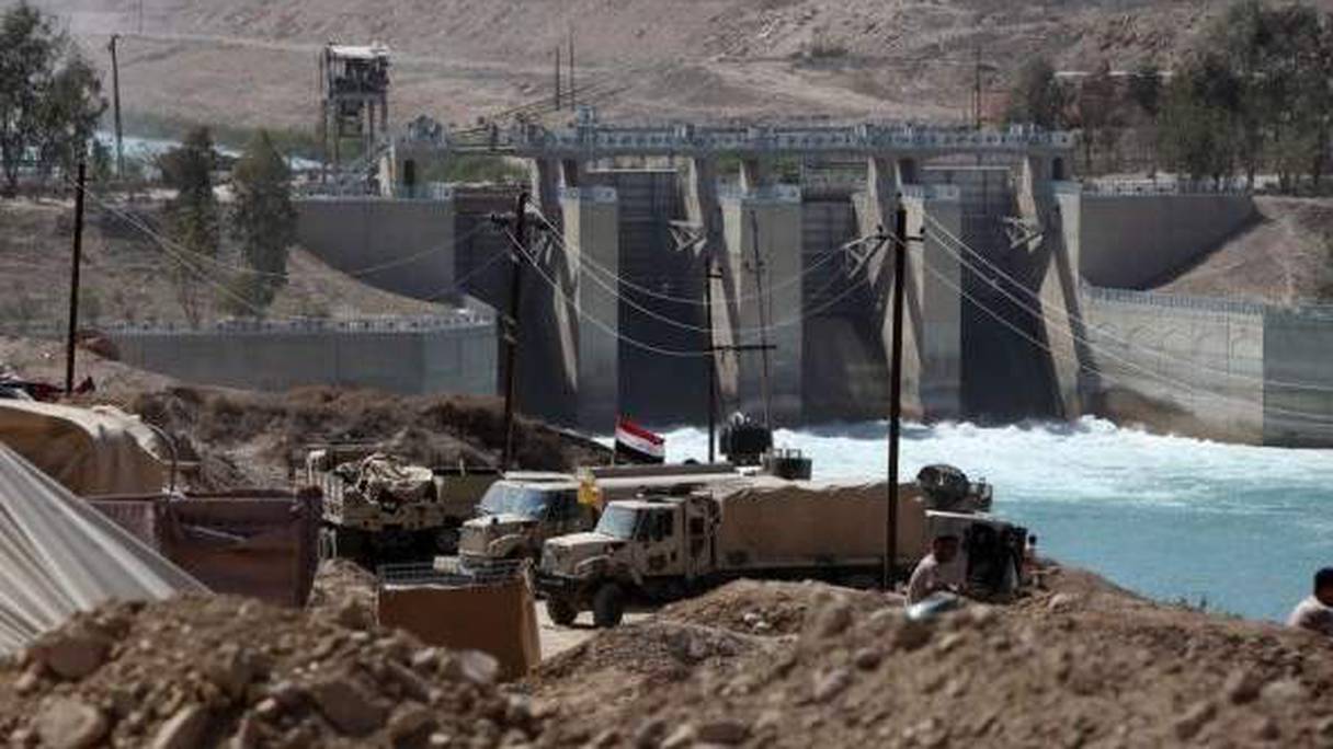 Daech aurait fermé les vannes d'un barrage situé à Ramadi qui régule le cours de l'Euphrate.
