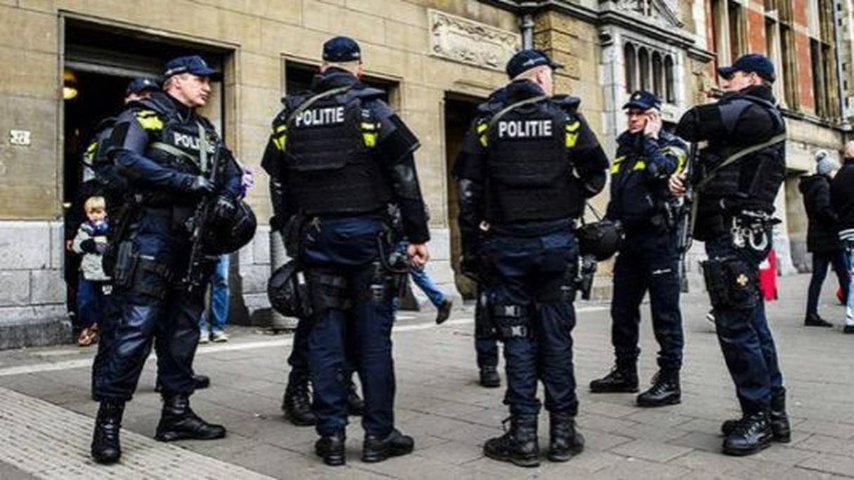 Police néerlandaise.
