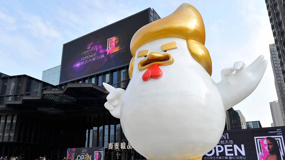 Trump réincarné en poulet à l'occasion de l'année du coq en Chine. 
