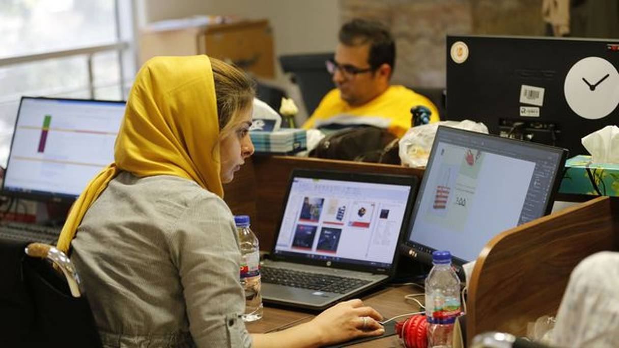 Une employée de Bamilo, site de commerce en ligne iranien, à Téhéran, le 9 juillet 2017.
