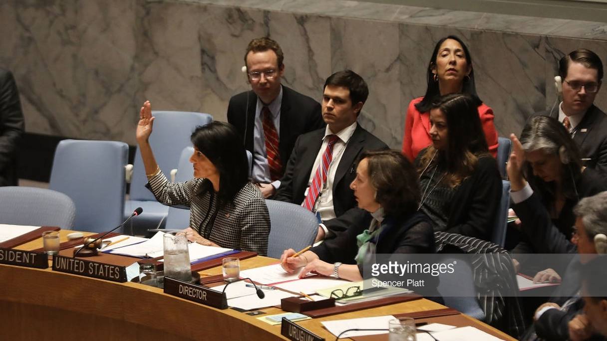 Séance de vote au Conseil de sécurité. Ici, l'ambassadrice représentante permanente des Etats-Unis auprès de l'ONU, Nikki Haley.
