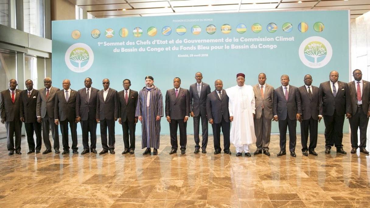 Photo de famille des chefs d’Etat et de gouvernement de la Commission Climat et du Fonds bleu du Bassin du Congo avec la participation du roi Mohammed VI.

