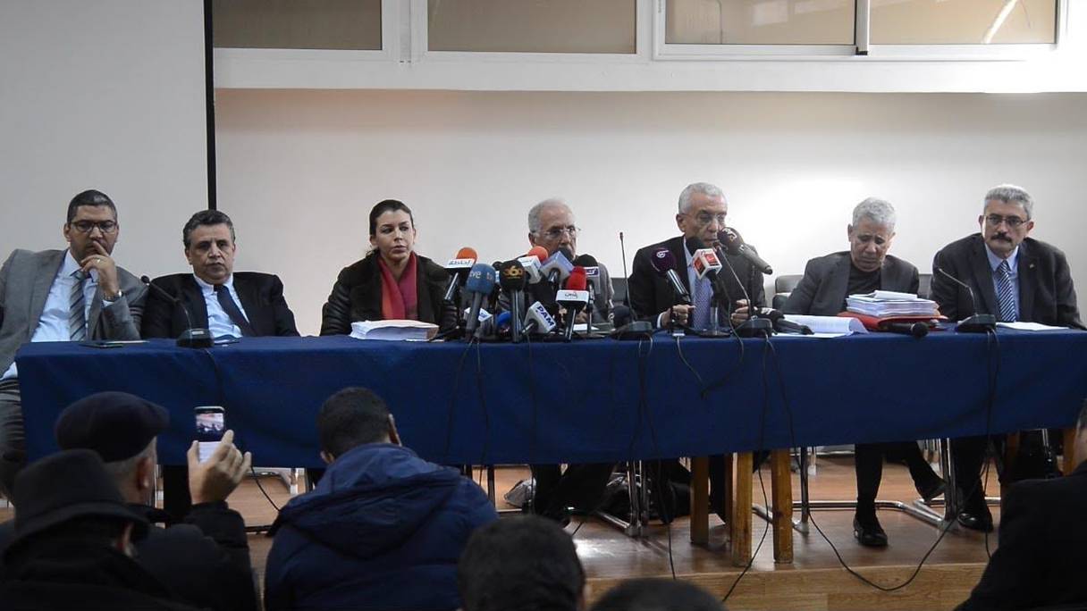 Les avocats de la défense des familles des victimes de Gdeim Izik, le 22 décembre 2016, lors d'une conférence de presse à Rabat.
