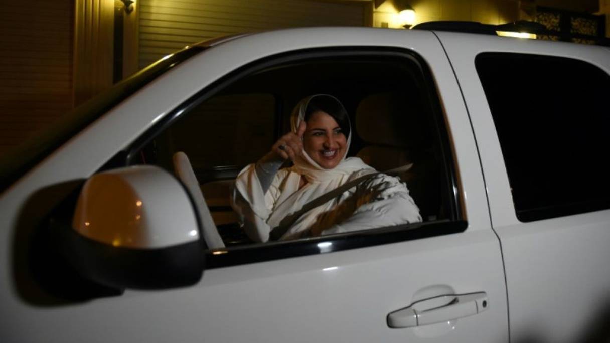 La Saoudienne Samar Almogren au volant de sa voiture, le 24 juin 2018 à Riyad.
