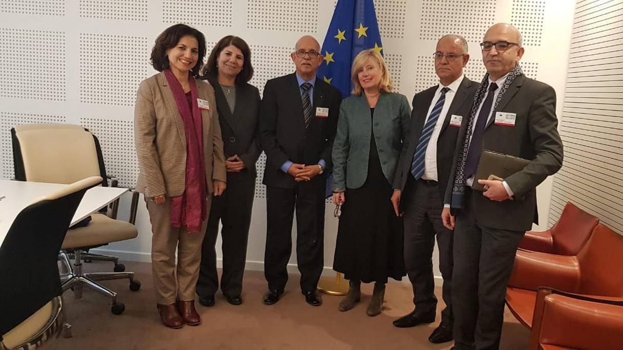 Patricia Lalonde, troisième (à partir de la droite), entourée de la délégation de parlementaires marocains, conduits par Mohamed Cheikh Biadillah, ce mardi 20 novembre 2018 à Bruxelles. 
