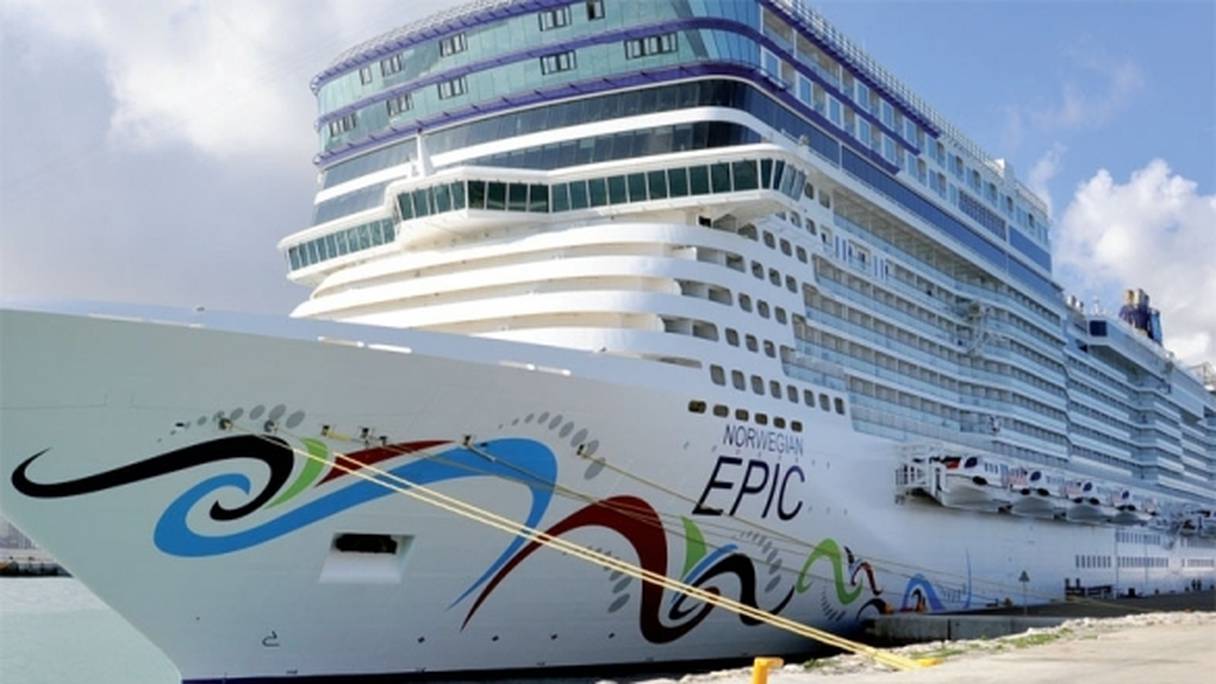 Tanger reçoit EPIC, le plus grand paquebot du monde.
