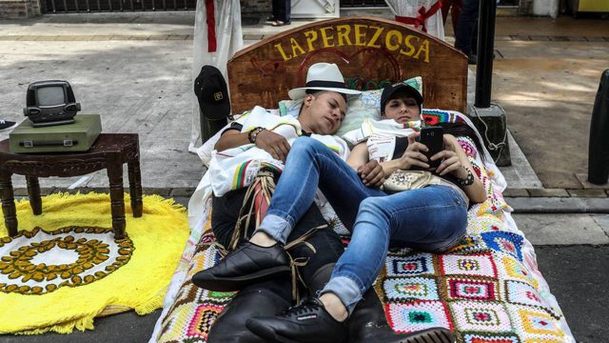 Jour de paresse dans les rues d'Itagüi, en Colombie, le 20 août 2017. 
