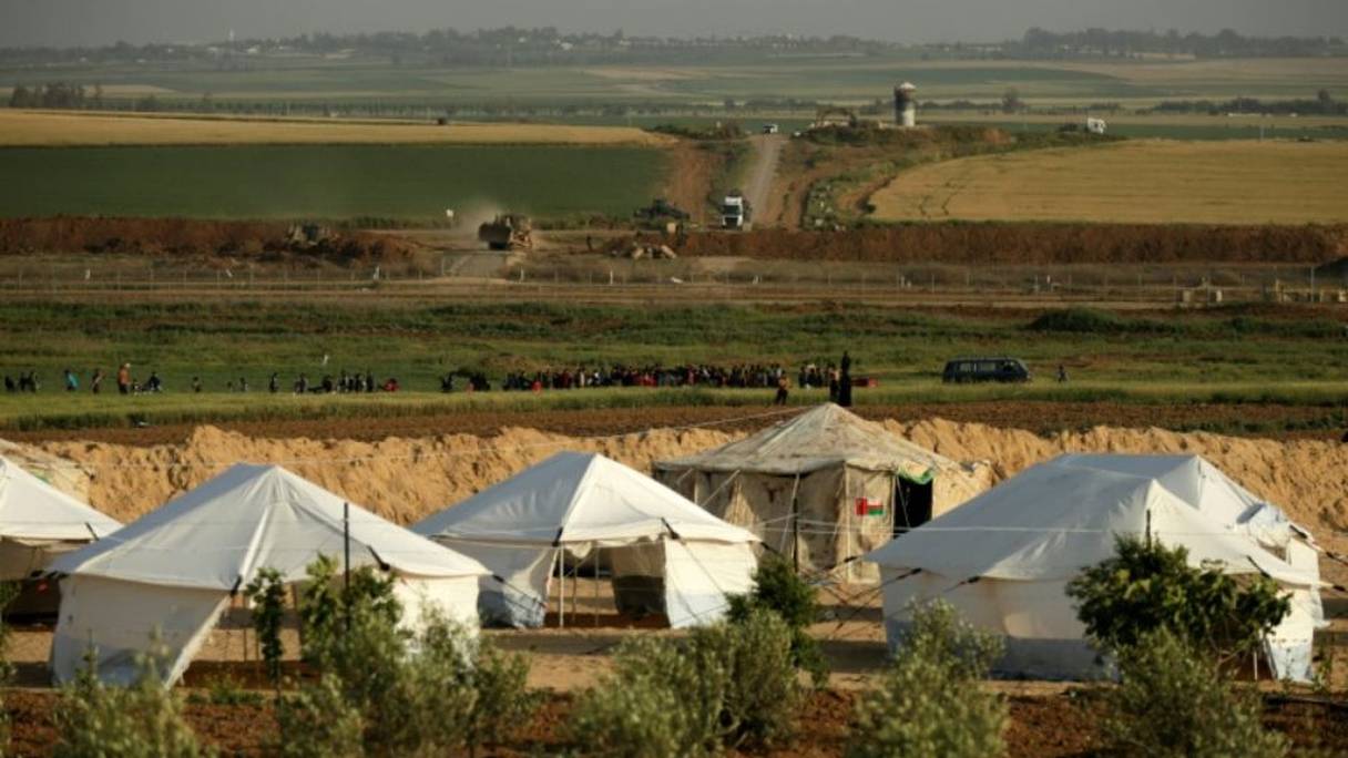 Un camp de tentes installé par des Palestiniens à l'est de Jabalia, près de la frontière entre Israël et la bande de Gaza, le 30 mars 2018.
