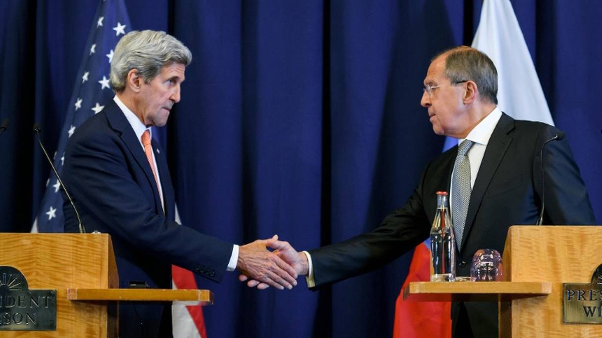 Le secrétaire d'Etat américain John Kerry (g) et le ministre russe des Affaires étrangères Sergueï Lavrov, le 9 septembre 2016 à Genève.
