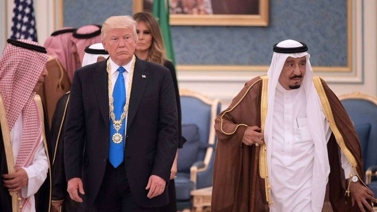 Le roi Salmane d'Arabie saoudite (d) et le président américain Donald Trump (g), le 20 mai 2017 à Ryad.
