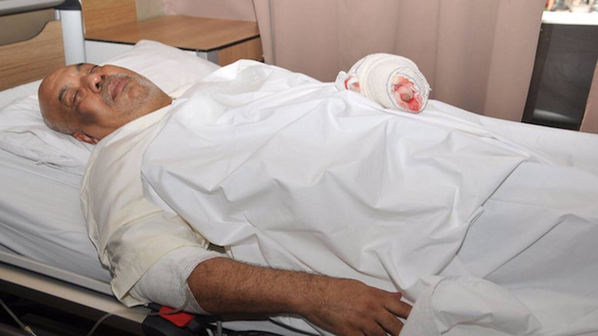 Abdellatif Zaïm sur son lit d'hôpital à Marrakech.
