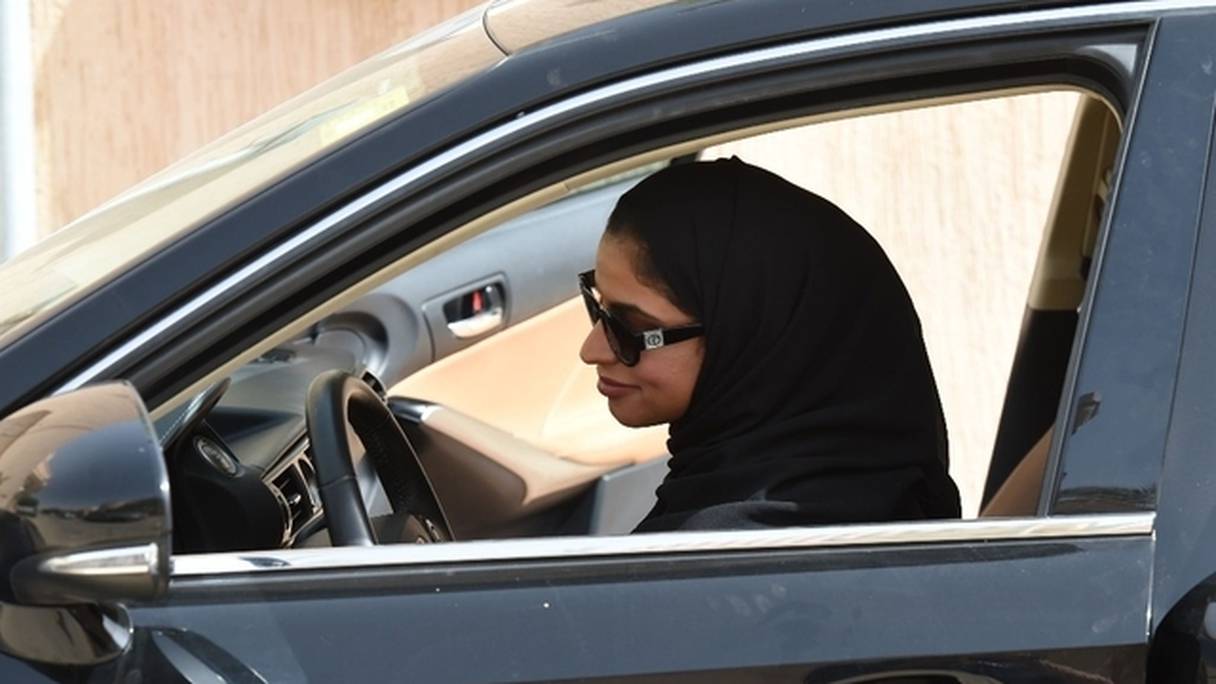 Une Saoudienne au volant de sa voiture, le 26 juin 2018. 
