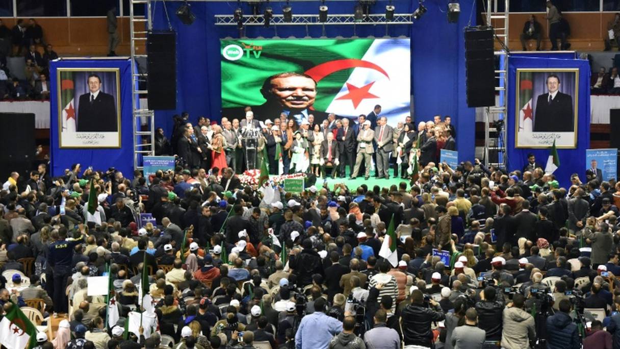 Des membres du FLN (Front de libération nationale) du président Abdelaziz Bouteflika à Alger le 28 avril 2017.
