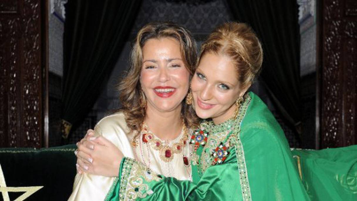 Lalla Soukaina aux côtés de sa mère la princesse Lalla Meryem
