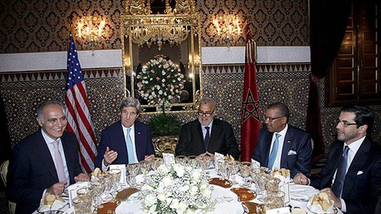 Abdelilah Benkirane a présidé, jeudi, un dîner offert par le roi Mohammed VI en l'honneur du secrétaire d'Etat américain John Kerry.
