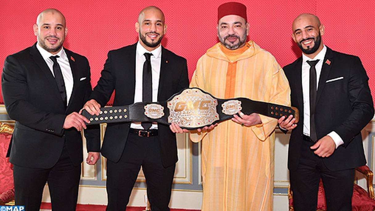 Le Roi Mohammed VI a reçu, vendredi au Palais Royal de Rabat, les frères Abu Bakr et Ottman Azaitar, champions du monde de MMA (Arts Martiaux Mixtes).
