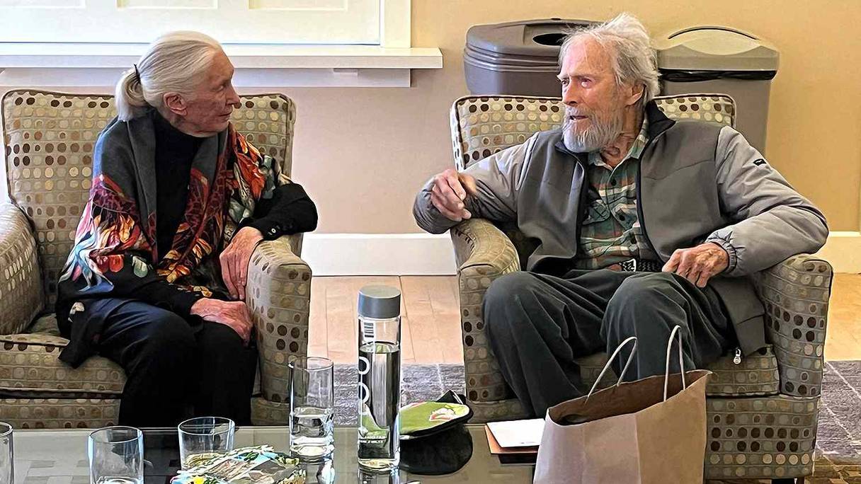 Clint Eastwood au côté de Jane Goodall, le 24 mars, au centre culturel de Carmel-by-the-sea, en Californie.