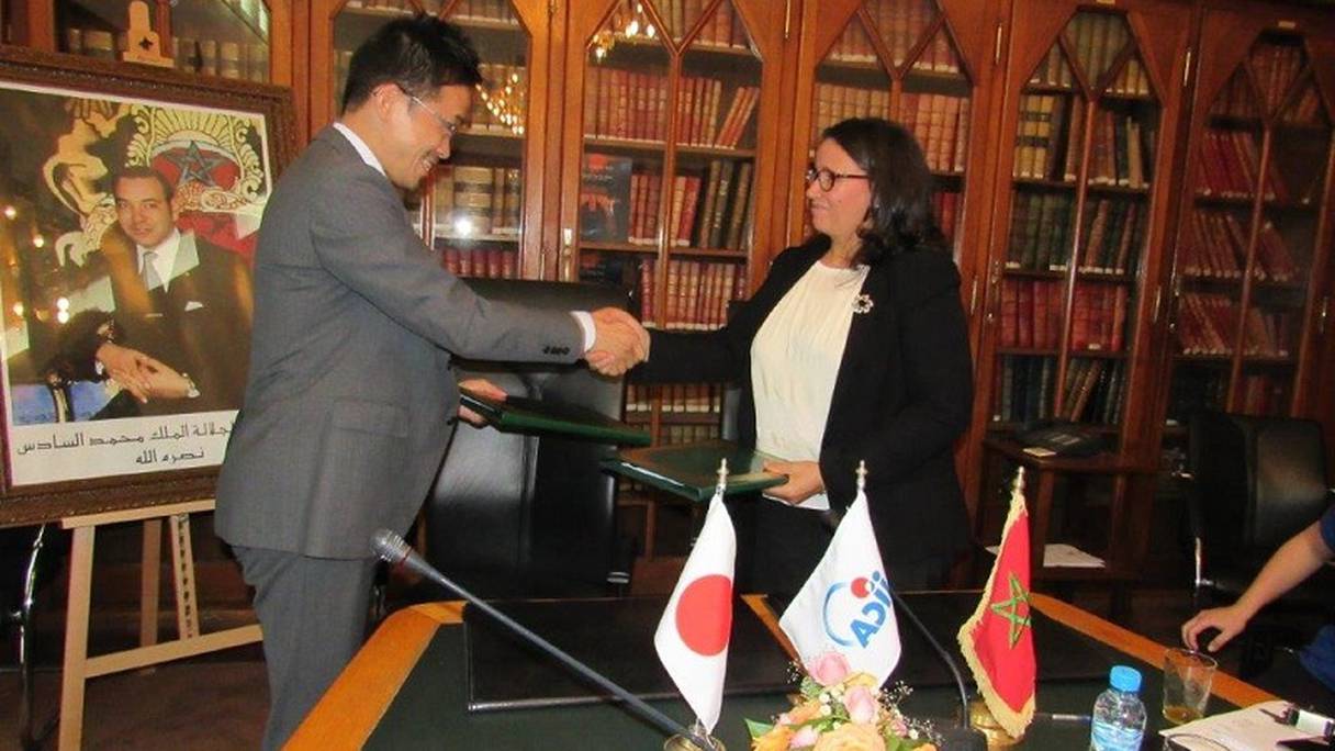 Nadia Nahil, directrice des ressources humaines au ministère du Transport et Tadashi Kageyama, représentant résident adjoint de l’Agence japonaise de coopération internationale au Maroc.
