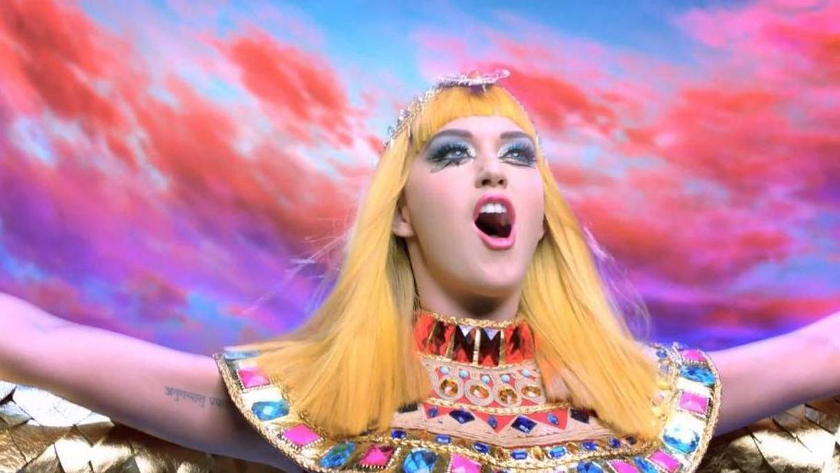 Katy Perry en cléopâtre dans son dernier clip, "Dark Horse"
