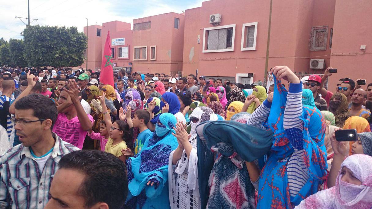 Depuis dimanche, une manifestation de protestation réclamant le "départ de Belfkih" se déroule devant la wilaya.
