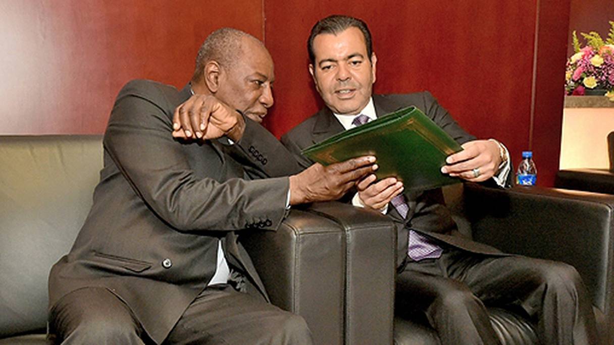 Le prince Moulay Rachid avec le chef d’Etat guinéen, Alpha Condé, président en exercice de l’Union africaine (UA).
