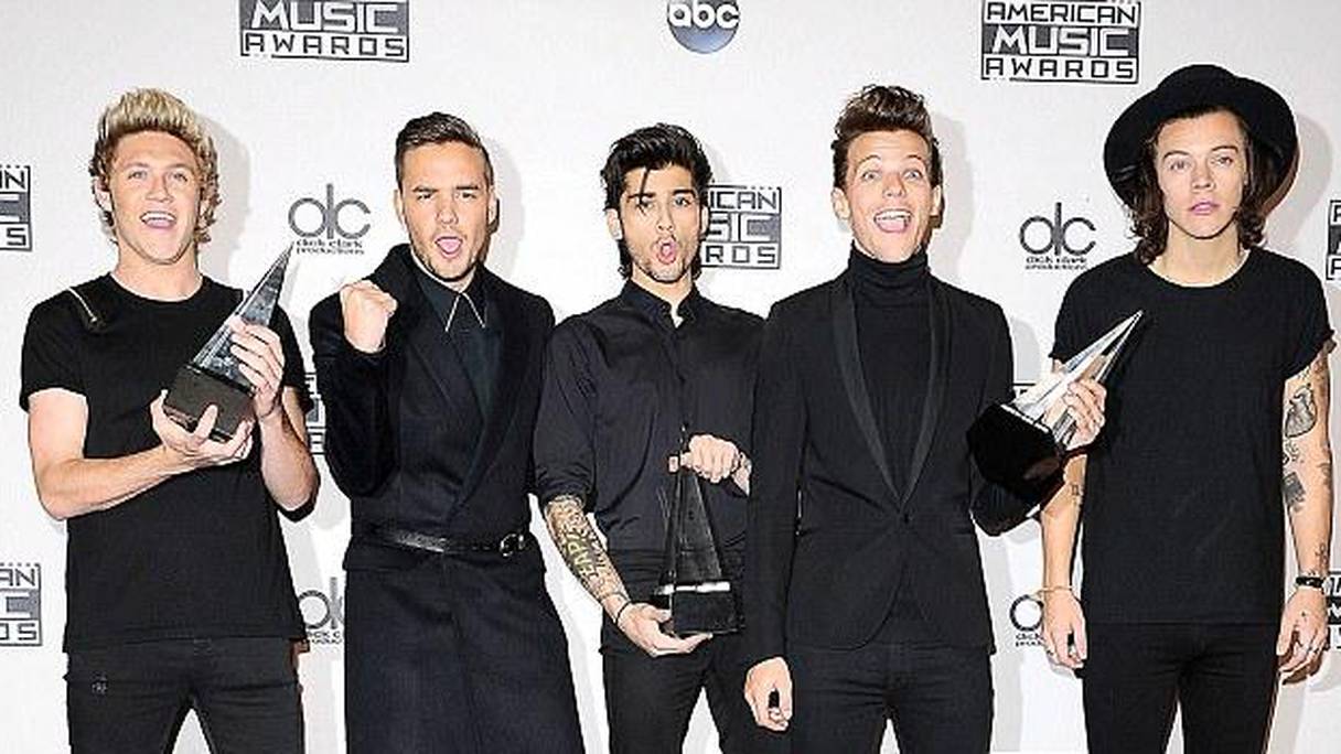 Liam Payne, Niall Horan, Louis Tomlinson, Zayn Malik et Harry Styles, les cinq membres  de One Direction lors de the American Music Awards.
