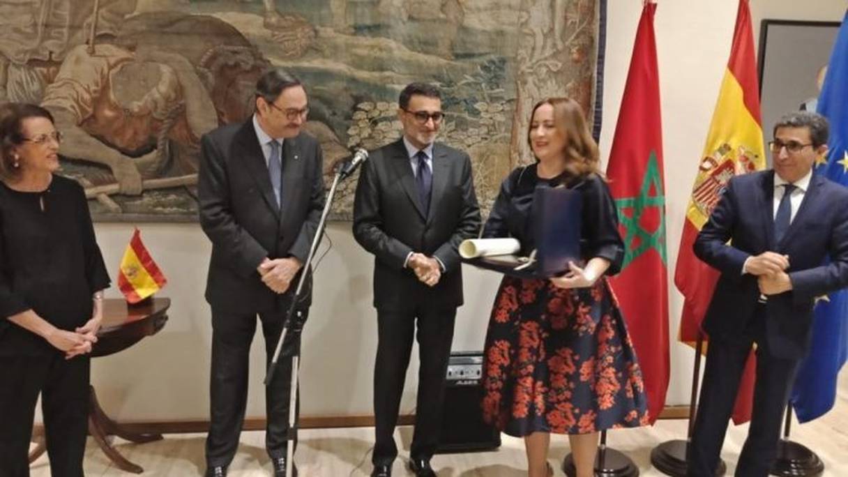 Fayçal Laâraïchi, PDG de la SNRT, aux côtés de l’ambassadeur de l’Espagne au Maroc, Son Excellence Ricardo Diez Hochleitner.
