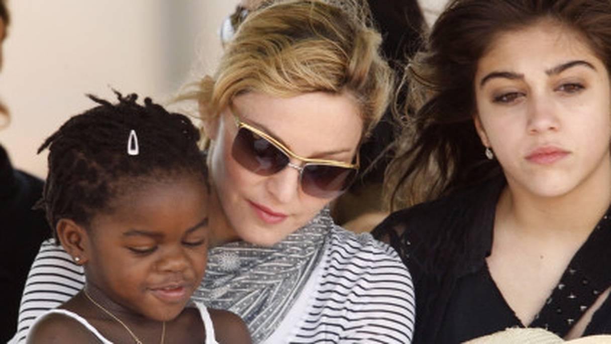 Madonna et deux de ses enfants, Mercy et Lourdes. 

