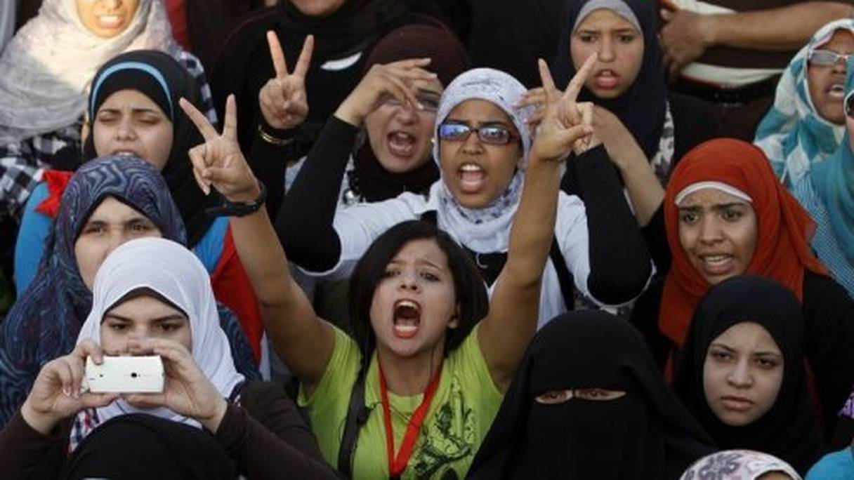 Des femmes manifestant contre le harcèlement sexuel sur la place Tahrir, au Caire, le 5 juin 2012. 
