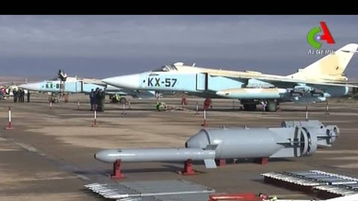 Les avions de chasse algériens, de véritables bombes volantes! Ici, le SU24 de fabrication russe. 
