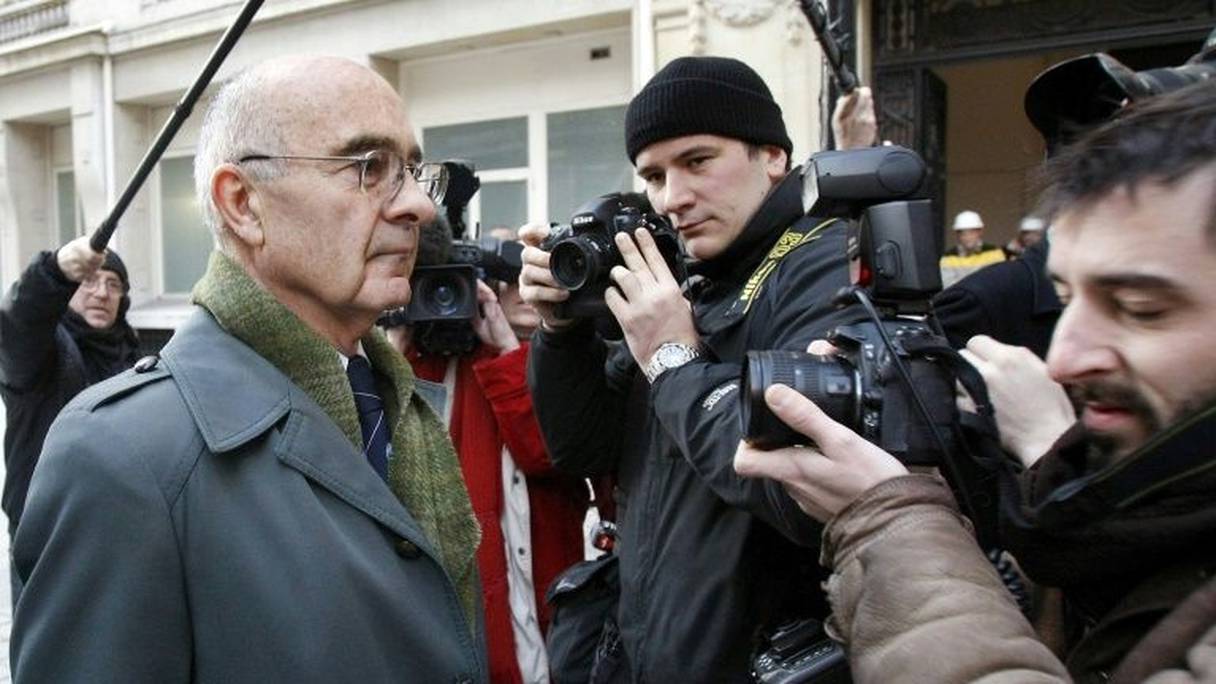 Le général Philippe Rondot, le 11 décembre 2007 à la sortie du tribunal à Paris. 
