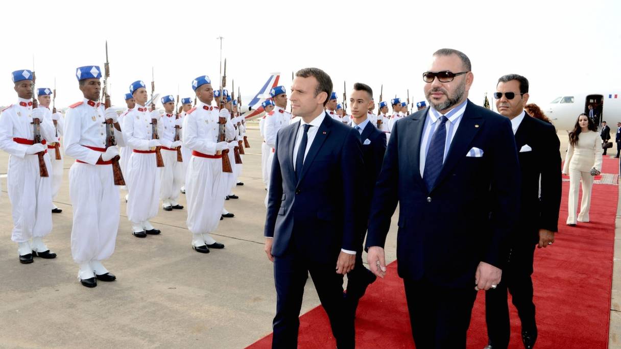 Le président français Emmanuel Macron reçu par le roi Mohammed VI lors de sa visite au Maroc en 2017.
