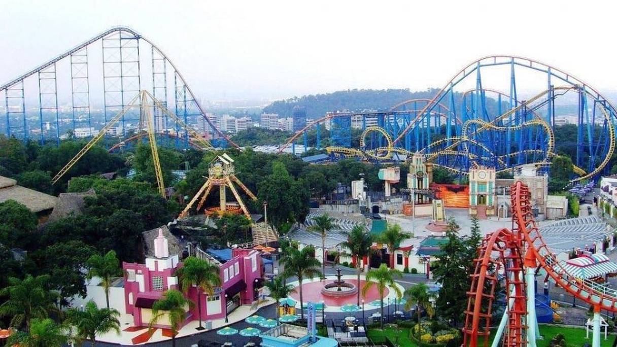 Le premier parc d’attractions verra le jour en 2022 au cœur d’une immense cité du divertissement.
