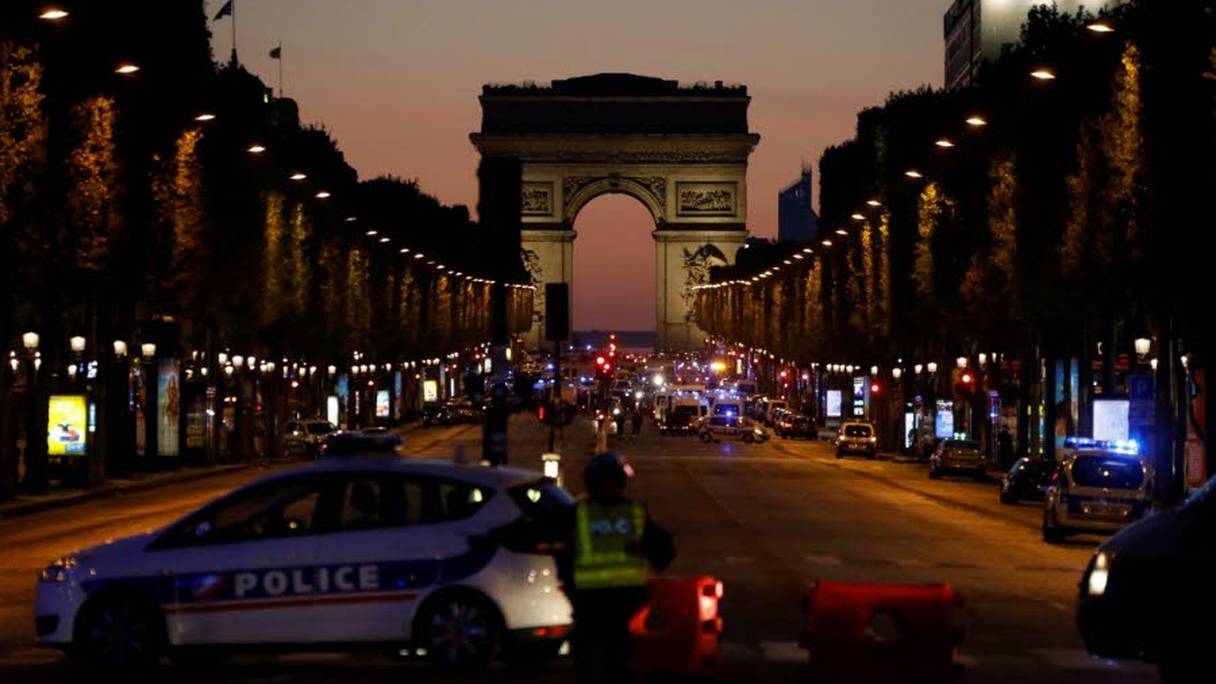 Les Champs-Elysées sont bouclés.
