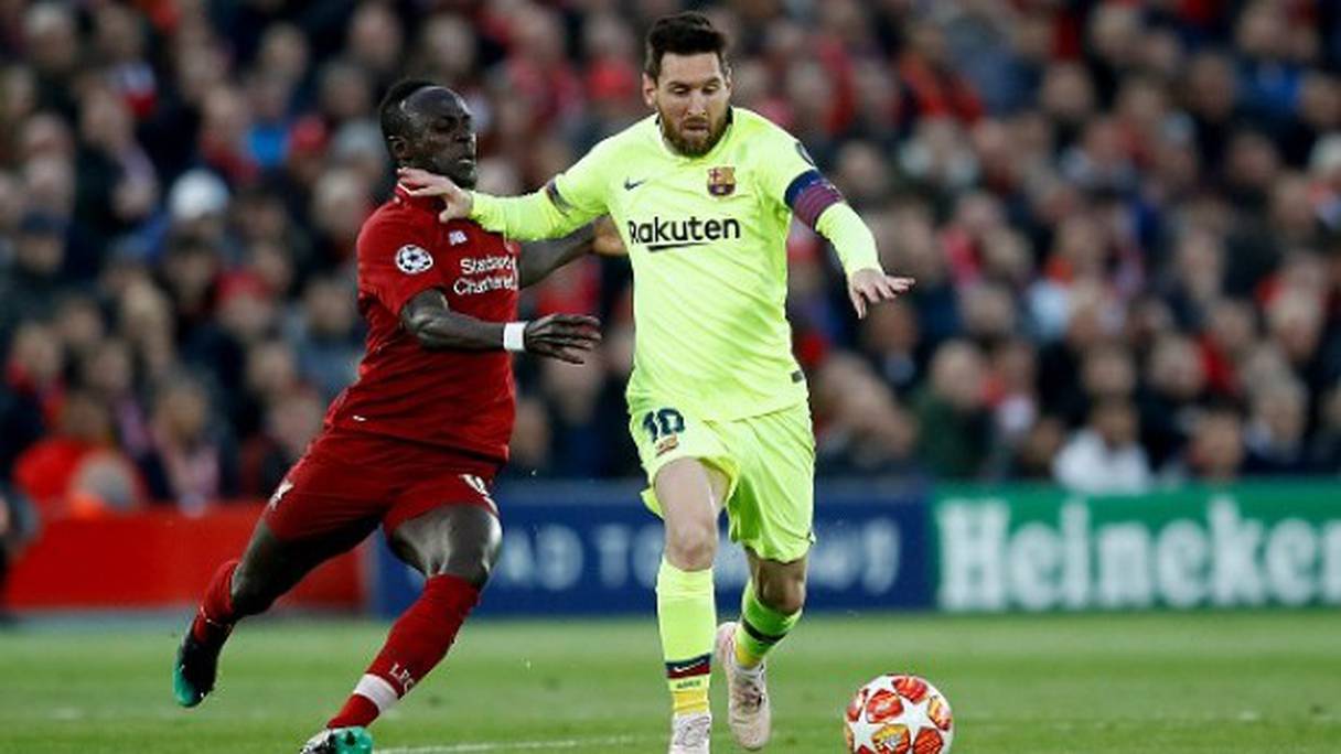 Sadio Mané et Lionel Messi lors d'un duel Barça-Liverpool.
