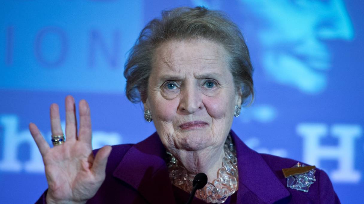 Madeleine Albright, première femme secrétaire d'Etat américaine et l'une des femmes d'Etat les plus influentes de sa génération, est décédée d'un cancer à 84 ans, a annoncé sa famille le 23 mars 2022. Photo d'archive prise le 6 décembre 2013.
