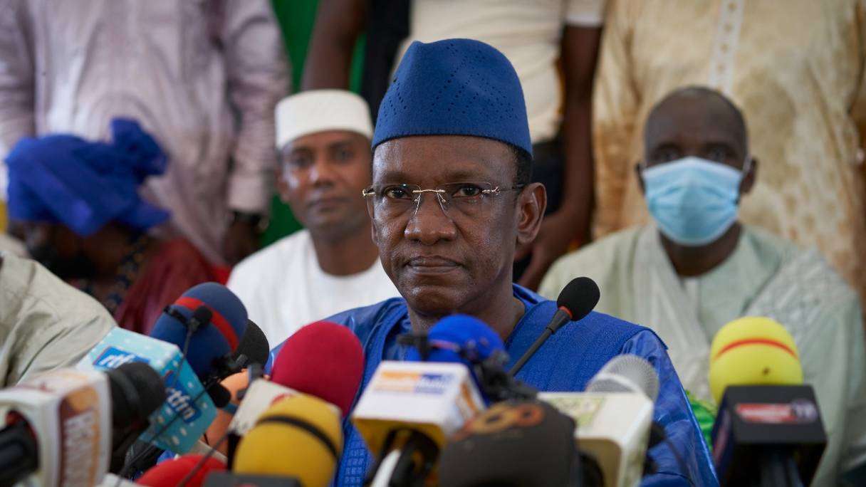Le chef de la coalition M5-RFP (Mouvement du 5 juin-Rassemblement des Forces Patriotiques), aujourd'hui Premier ministre du Mali, Choguel Kokalla Maiga, s'adresse aux médias alors que la coalition vient de proposer sa candidature à la primature après que le colonel Assimi Goita a mené un coup d'Etat.
