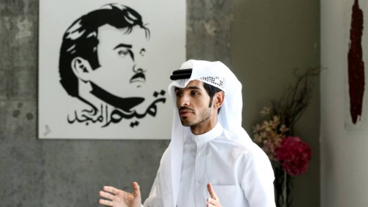 L'artiste Ahmed Al Maadheed, auteur du dessin-symbole de la crise au Qatar, "Tamim al Majd" ("Tamim la gloire"),  photographié à Doha le 28 juillet 2017.
