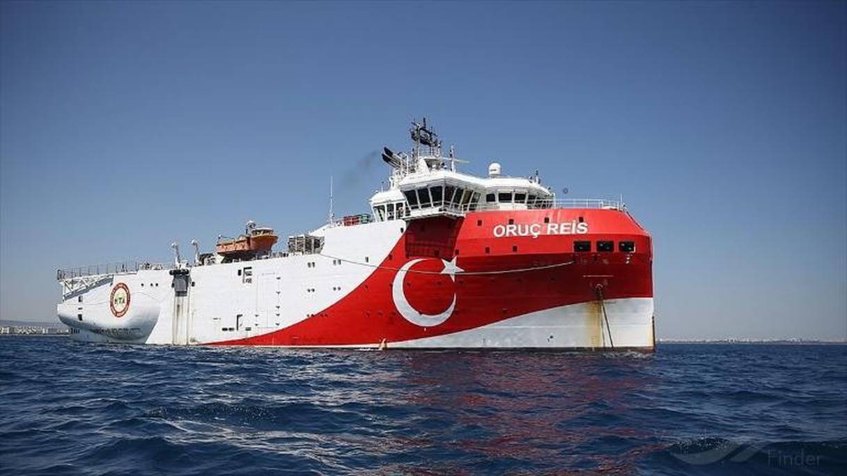 La présence de l'Oruç Reis (le Barberousse), navire de recherche turc, en Méditerranée, avait porté la tension à son comble entre la Grèce et la Turquie, avant qu'il ne soit rappelé à son port le 13 septembre 2020. 
