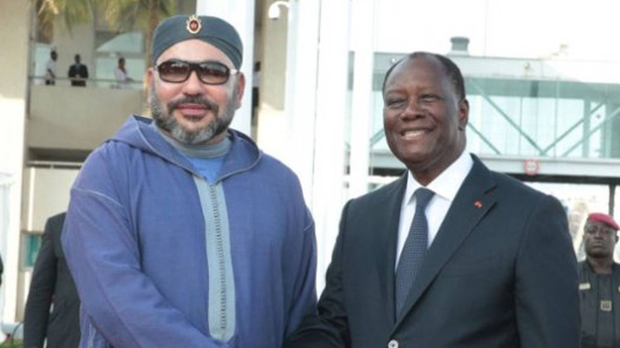 Le roi Mohammed VI accueilli par le président Alassane Ouattara dimanche 26 novembre 2017.
