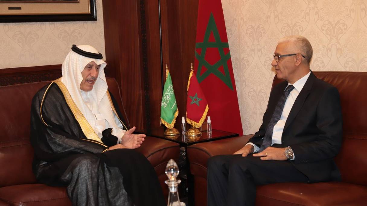 Le président de la Chambre des représentants, Rachid Talbi Alami, s'entretient avec l'ambassadeur du Royaume d'Arabie saoudite au Maroc, Abdullah bin Saad Al Ghurairi, lundi 25 octobre 2021 à Rabat.
