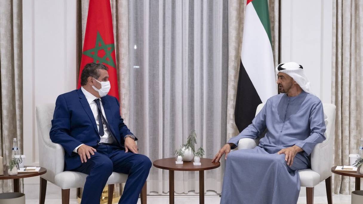 Le chef du gouvernement, Aziz Akhannouch, reçu par le prince héritier d'Abou Dhabi, Cheikh Mohamed ben Zayed Al Nahyane, le samedi 25 décembre 2021 à Abou Dhabi.

