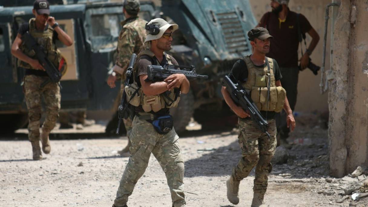 Des membres des forces gouvernementales irakiennes, le 26 juin 2016 à Fallouja.
