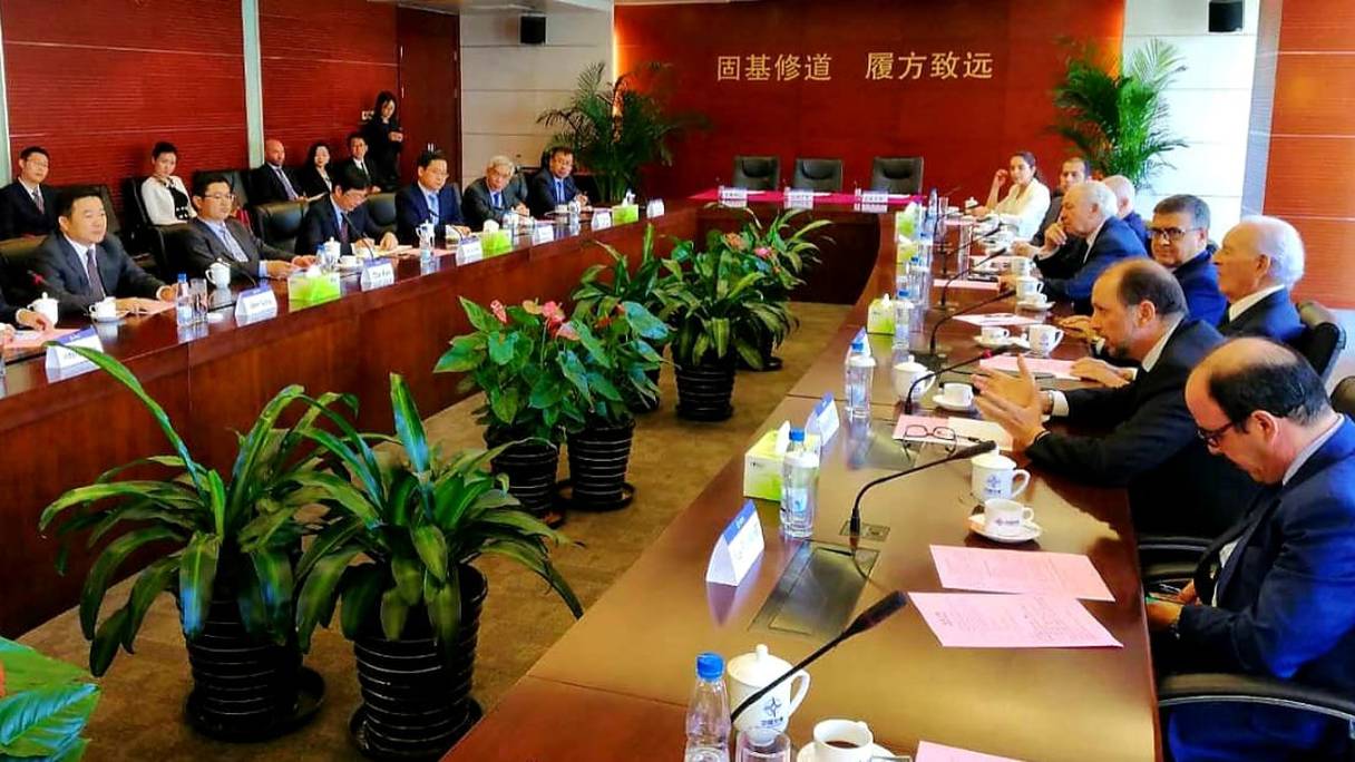 La délégation marocaine, menée par le ministre Jazouli, avec les responsables chinois.
