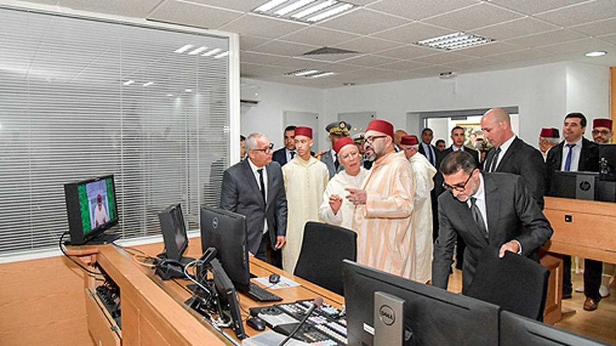 Amir Al-Mouminine a donné le signal pour l'enregistrement et la diffusion de la causerie inaugurale, animée par le secrétaire général du Conseil supérieur des Oulémas, le professeur Mohamed Yssef.

