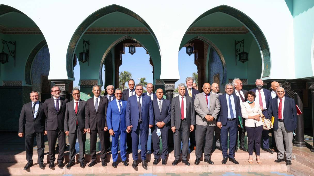 A l'issue de la cérémonie de signature du mémorandum d'entente pour la création, à Dakhla, d'une station de dessalement d'eau et d'un parc éolien, le 22 juin 2022, à Rabat.
