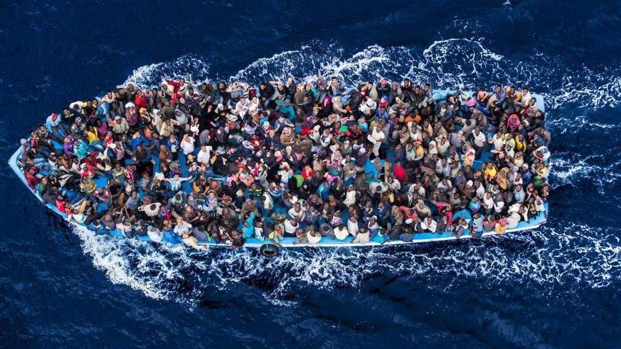 Des milliers de migrants continuent de traverser la Méditerranée au péril de leur vie pour rejoindre l’Europe.
