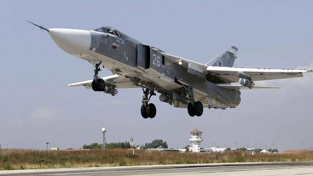 Un avion de chasse russe sur une base aérienne syrienne en octobre 2015.
