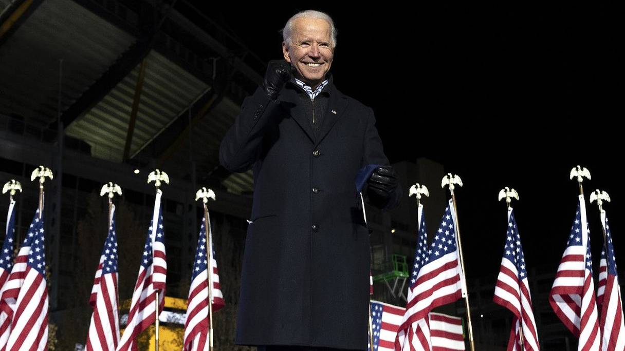 Le candidat démocrate, et ancien vice-président des Etats-Unis Joe Biden, après un discours lors d'un meeting "drive in" à près de Pittsburgh, en Pennsylvanie, le 2 novembre 2020.
